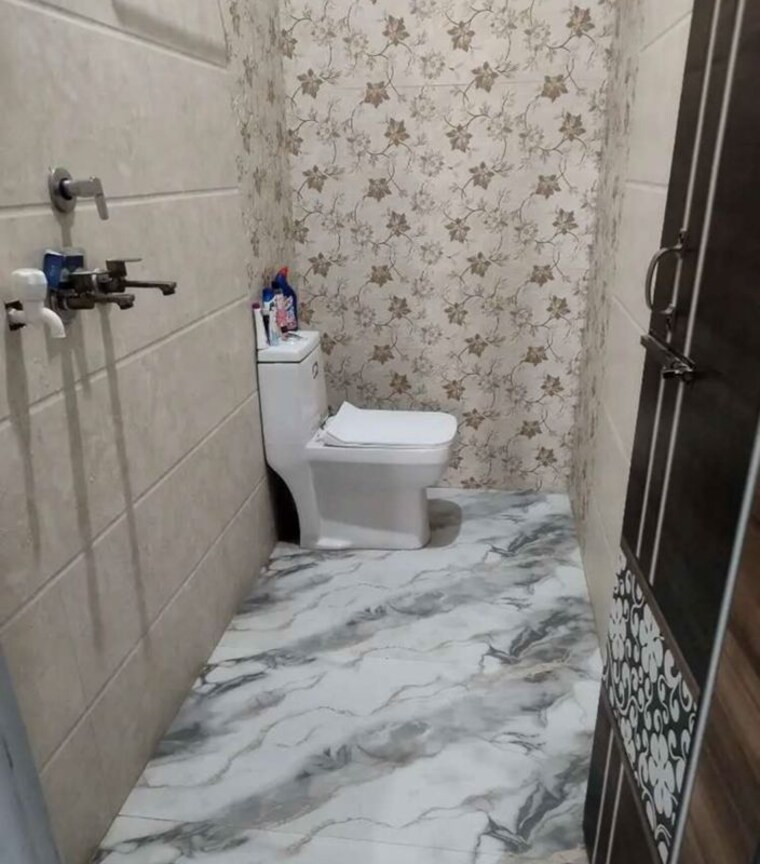 Bathroom, new ramesh nagar 4 Bedroom 55 Sq.Yd. Independent House In New Ramesh Nagar Panipat 9726504