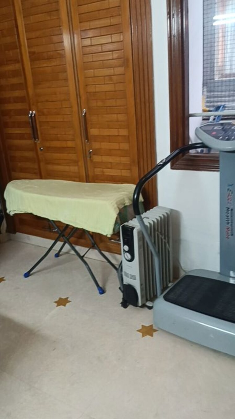 undefined, green park extension 5 Bedroom 2500 Sq.Ft. Builder Floor In Green Park Extension Delhi 9726505