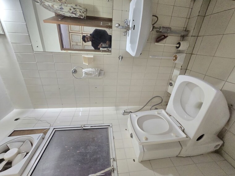 Bathroom, dlf-the-princeton-estate 2 Bedroom 964 Sq.Ft. Apartment In Dlf Phase V Gurgaon 9726531