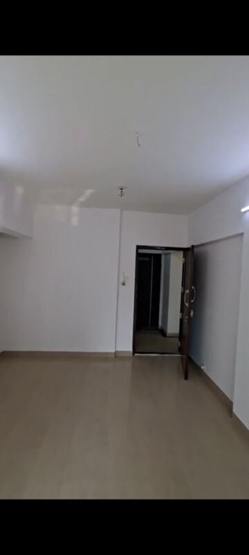 Room in 2 BHK Apartment at Kalina – for Rent