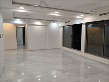 Room in 4 BHK Apartment at Bandra East – for Rent