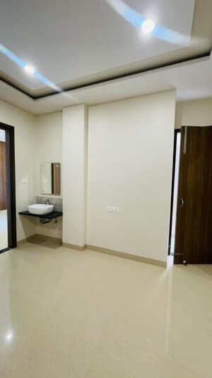 Room in 2 BHK Villa at Gomti Nagar – for Rent