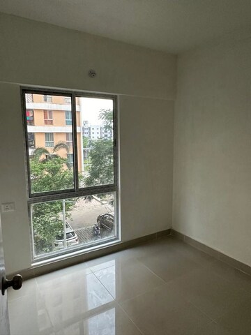 Room in 2 BHK Apartment at Kundan Plaza, Chinar Park – for Rent