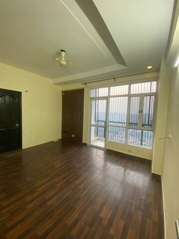 Room in 3 BHK Apartment at Prateek Wisteria, Sector 77 – for Sale