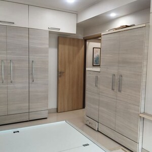 Room in 2 BHK Apartment at Andheri West – for Rent