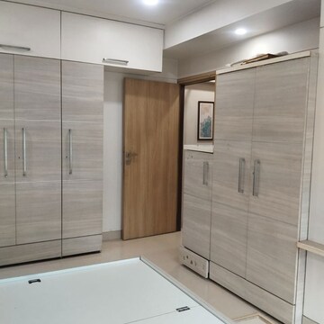 Room in 2 BHK Apartment at Andheri West – for Rent