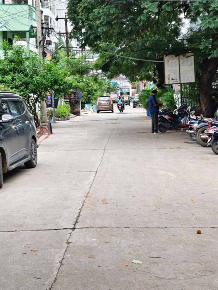  Parking, benz circle Commercial Showroom 10000 Sq.Ft. In Benz Circle Vijayawada 9726650