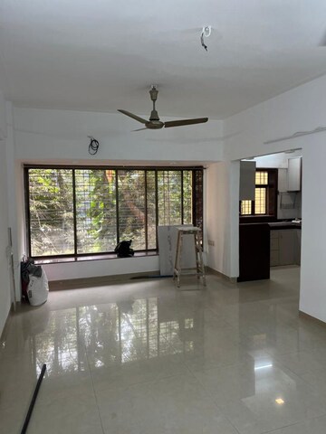 Room in 3 BHK Apartment at Juhu – for Rent
