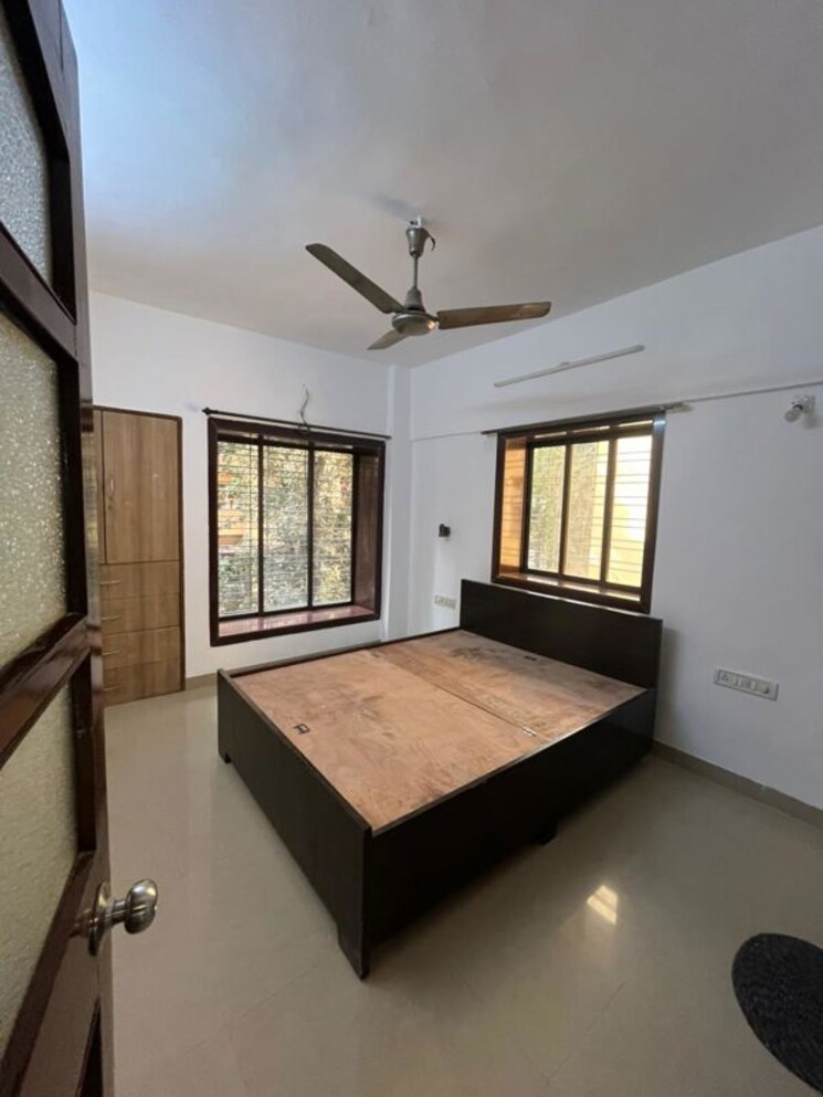 Room, juhu 3 Bedroom 1250 Sq.Ft. Apartment In Juhu Mumbai 9726676