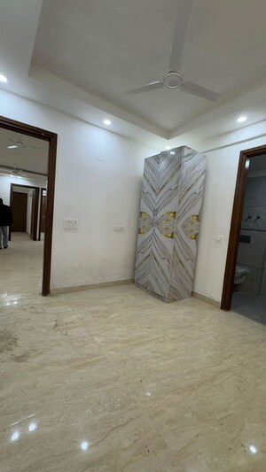 Room in 3 BHK Builder Floor at Chattarpur – for Rent