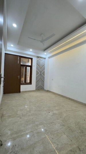 Room in 3 BHK Builder Floor at Chattarpur – for Rent