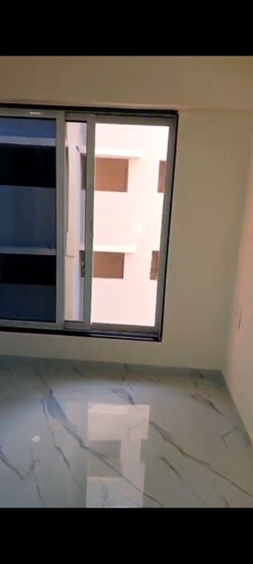 Room in 2 BHK Apartment at Vakola – for Rent