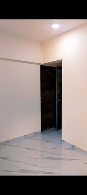 Room in 2 BHK Apartment at Vakola – for Rent