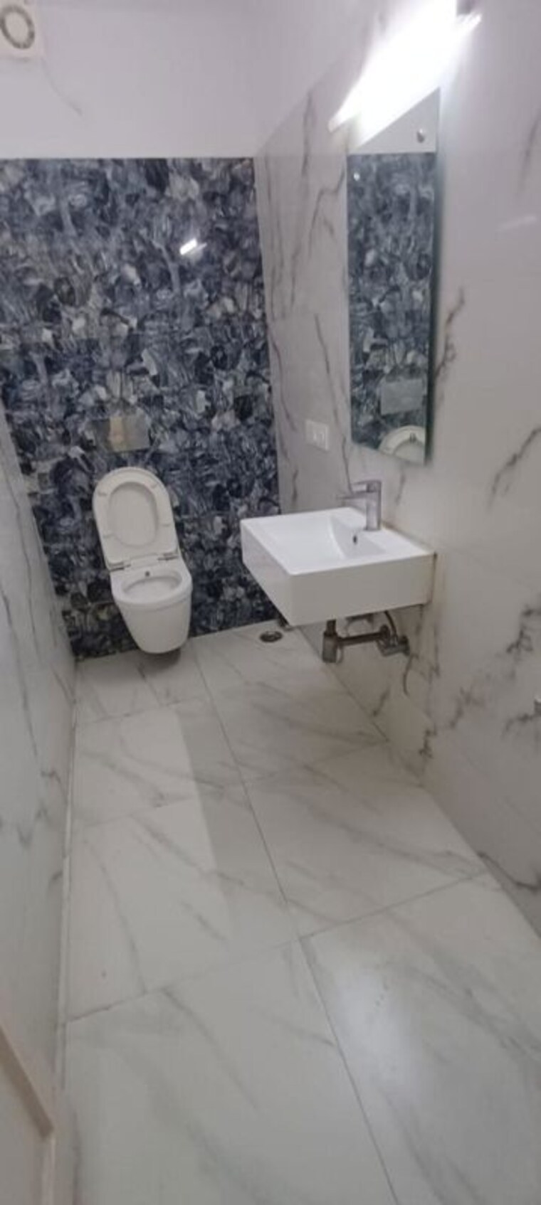 Bathroom, east of kailash 2 Bedroom 1300 Sq.Ft. Builder Floor In East Of Kailash Delhi 9726737