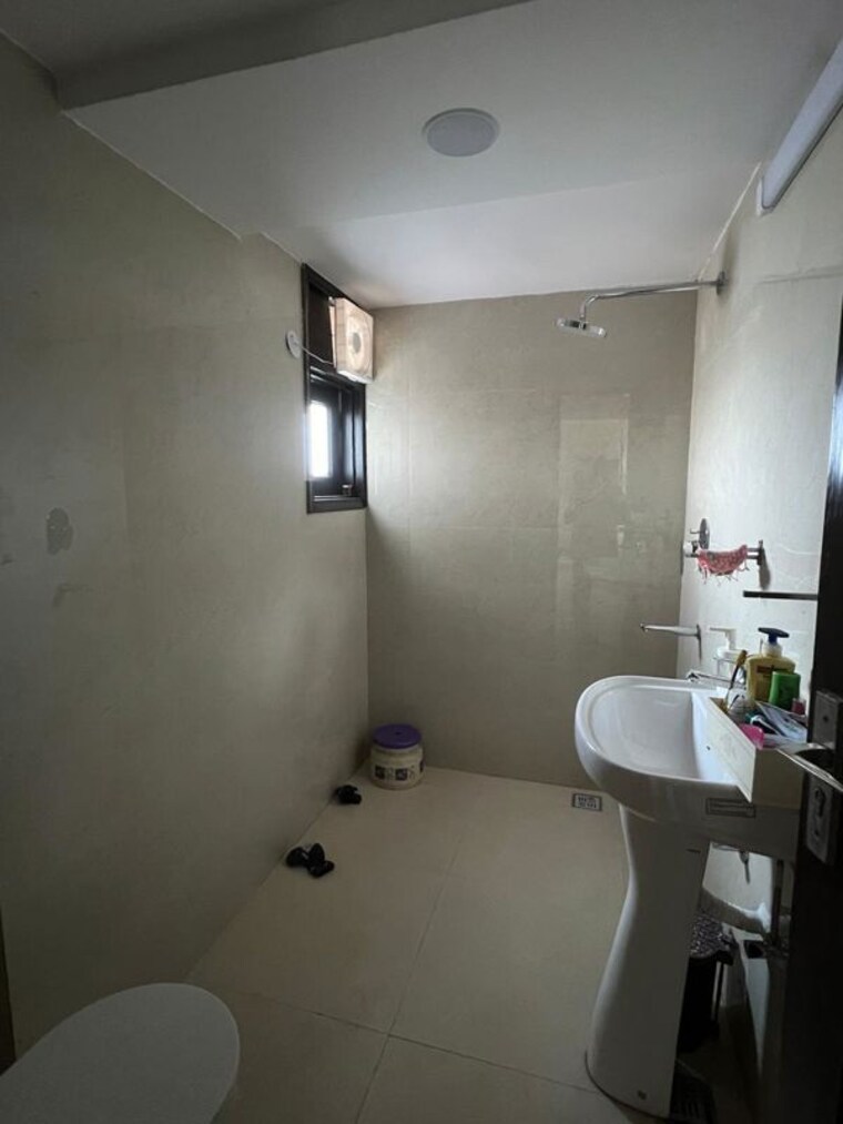 Bathroom, kalkaji 3 Bedroom 1700 Sq.Ft. Builder Floor In Kalkaji Delhi 9726749