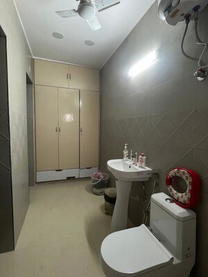  3 BHK Builder Floor at Kalkaji – for Rent