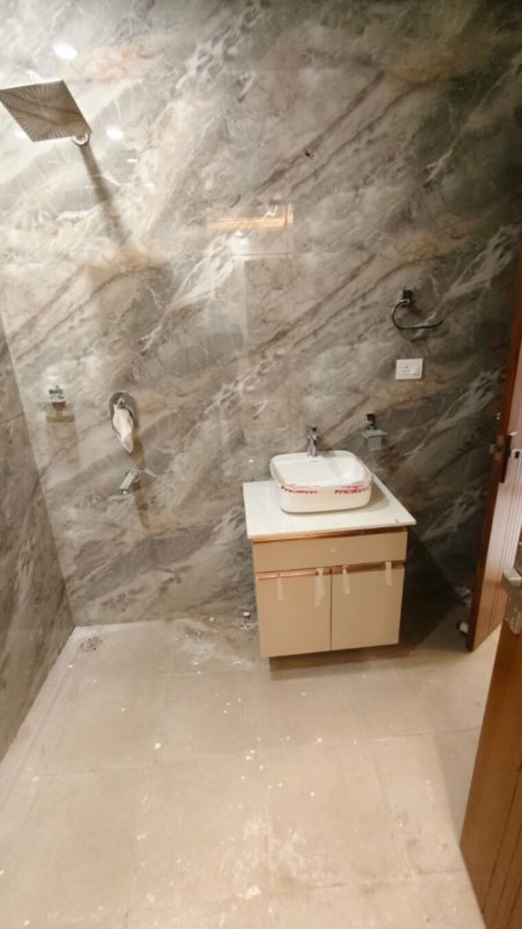 Bathroom, kalkaji 3 Bedroom 1700 Sq.Ft. Builder Floor In Kalkaji Delhi 9726753