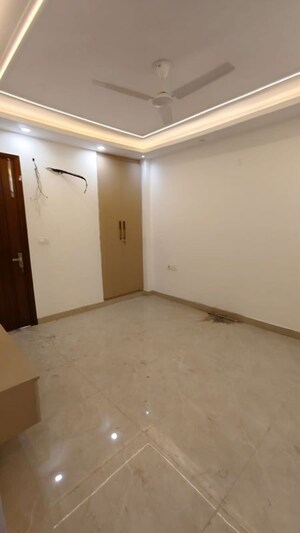 Room in 3 BHK Builder Floor at Kalkaji – for Rent