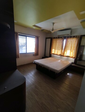 Bedroom in 3 BHK Apartment at Tain Square, Wanwadi – for Rent