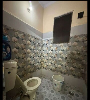 Bathroom in 2.5 BHK Builder Floor at Ramesh Nagar – for Rent