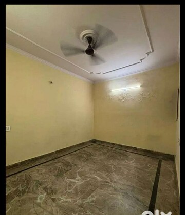 Room in 2.5 BHK Builder Floor at Ramesh Nagar – for Rent