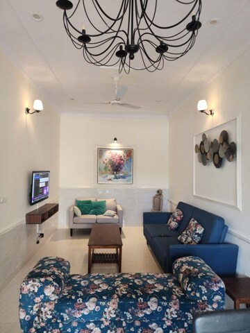 Living Room in 1.5 BHK Apartment at JakhaN-Rajpur Road – for Rent