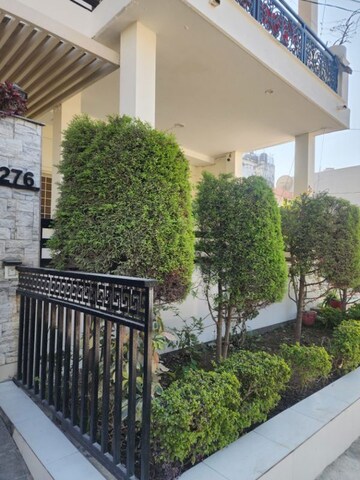 Balcony in 1.5 BHK Apartment at JakhaN-Rajpur Road – for Rent