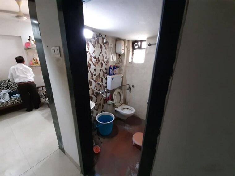 Bathroom, shree-vallabh-anand-chs 2 Bedroom 560 Sq.Ft. Apartment In Malad West Mumbai 9726787
