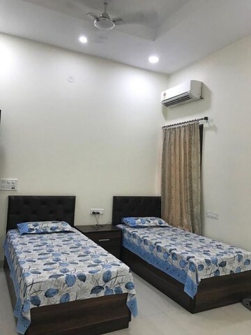  Pg For Rent in Vineet Khand