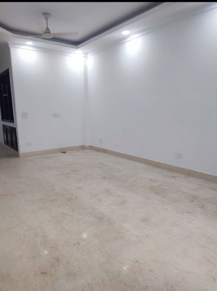 Room, chittaranjan park 3 Bedroom 1500 Sq.Ft. Builder Floor In Chittaranjan Park Delhi 9726808