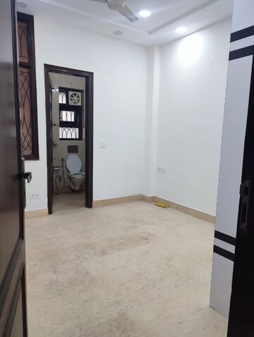 Room in 3 BHK Builder Floor at Chittaranjan Park – for Rent