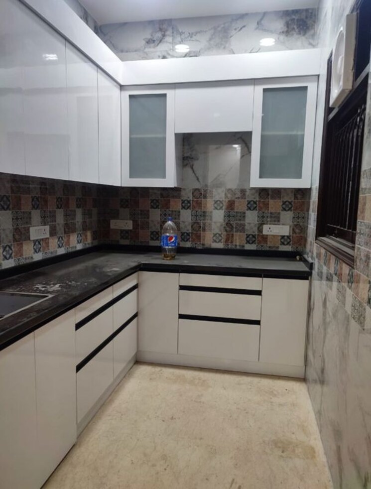 Kitchen, chittaranjan park 3 Bedroom 1500 Sq.Ft. Builder Floor In Chittaranjan Park Delhi 9726813