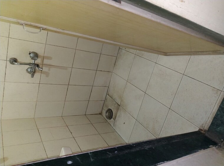 Bathroom, kulswamini-chs 1.5 Bedroom 480 Sq.Ft. Apartment In Airoli Sector 20 Navi Mumbai 9726823