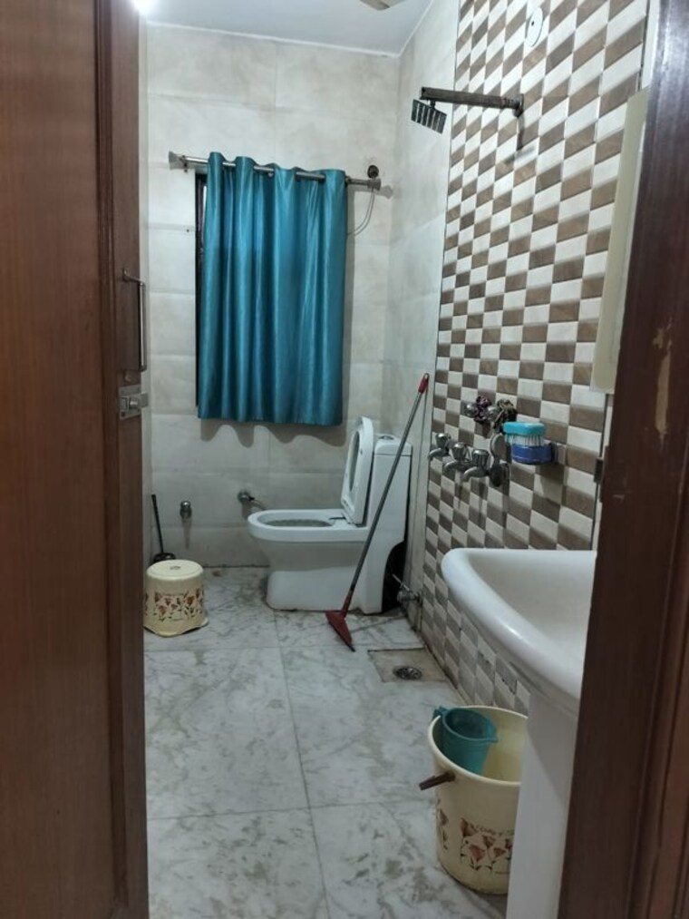 Bathroom, kalkaji 1 Bedroom 600 Sq.Ft. Builder Floor In Kalkaji Delhi 9726843