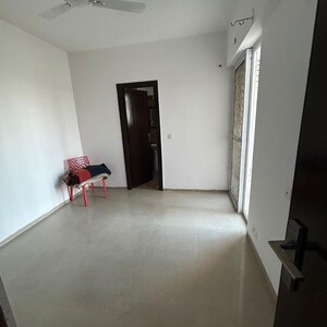 Room in 2 BHK Apartment at Nirala World Estate I, Amrapali Dream Valley – for Rent