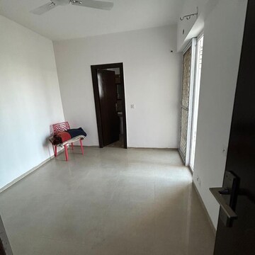 Room in 2 BHK Apartment at Nirala World Estate I, Amrapali Dream Valley – for Rent