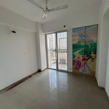 Room in 2 BHK Apartment at Nirala World Estate I, Amrapali Dream Valley – for Rent