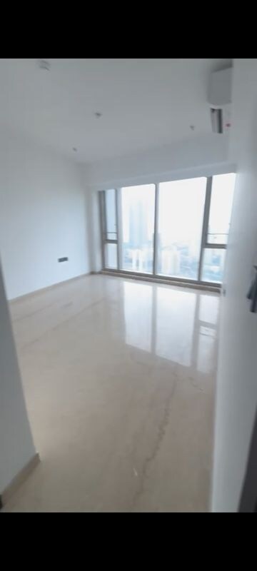 Room in 3 BHK Apartment at Lodha Parkside, Worli – for Rent