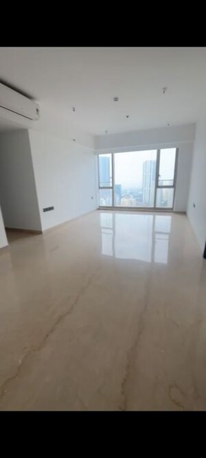 Room in 3 BHK Apartment at Lodha Parkside, Worli – for Rent