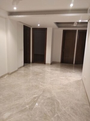 Room in 3 BHK Apartment at Panchsheel Enclave – for Rent