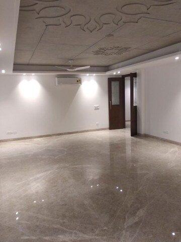 Room in 3 BHK Apartment at Panchsheel Enclave – for Rent