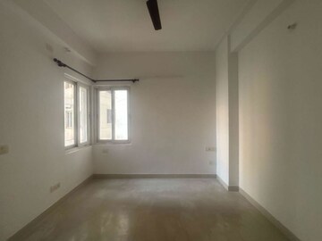 Room in 3 BHK Apartment at Purvanchal Royal Park, Sector 137 – for Rent