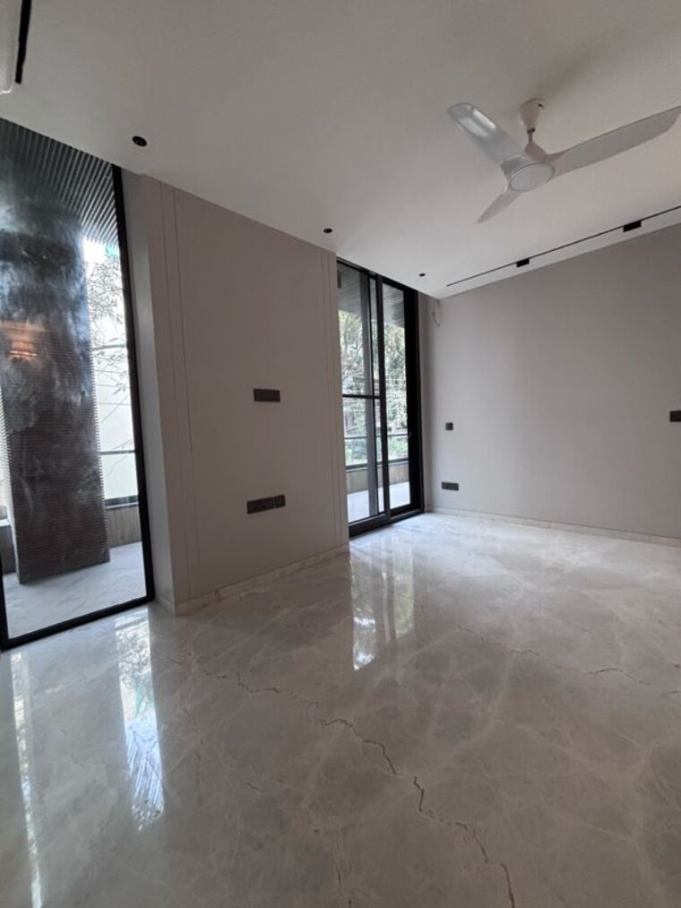 Room, safdarjung enclave 3 Bedroom 250 Sq.Yd. Builder Floor In Safdarjung Enclave Delhi 9726887