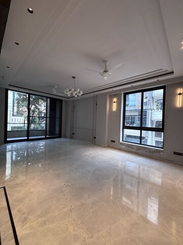 Room in 3 BHK Builder Floor at Safdarjung Enclave – for Sale