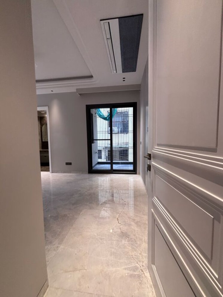 Room, safdarjung enclave 3 Bedroom 250 Sq.Yd. Builder Floor In Safdarjung Enclave Delhi 9726887