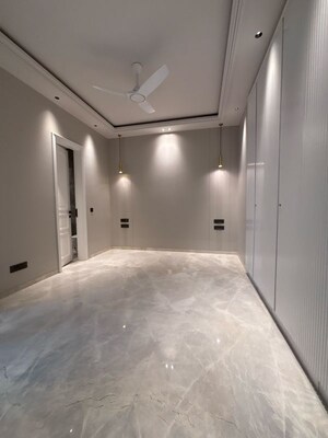 Room in 3 BHK Builder Floor at Safdarjung Enclave – for Sale