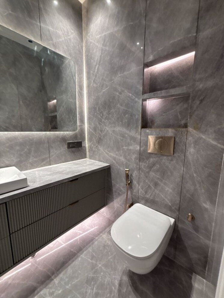 Bathroom, safdarjung enclave 3 Bedroom 250 Sq.Yd. Builder Floor In Safdarjung Enclave Delhi 9726887