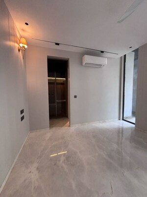 Room in 3 BHK Builder Floor at Safdarjung Enclave – for Sale