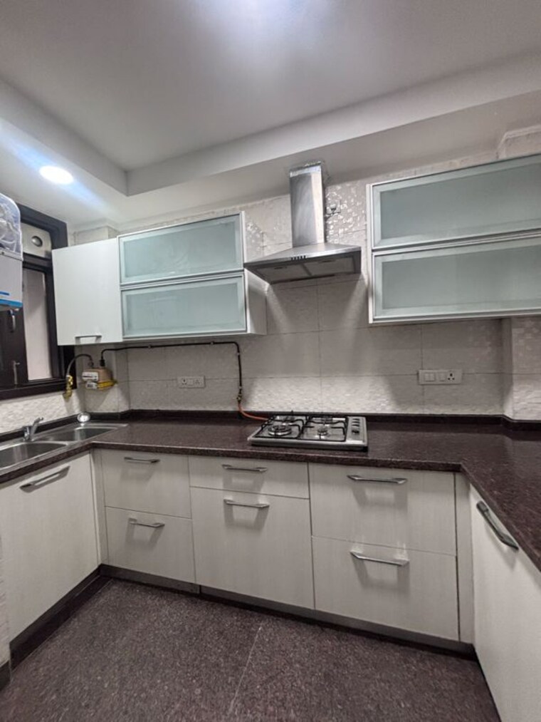 Kitchen, safdarjung enclave 3 Bedroom 200 Sq.Yd. Builder Floor In Safdarjung Enclave Delhi 9726888
