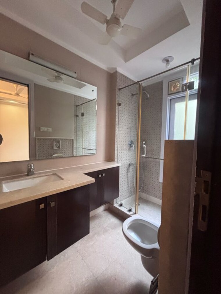 Kitchen, safdarjung enclave 3 Bedroom 200 Sq.Yd. Builder Floor In Safdarjung Enclave Delhi 9726888